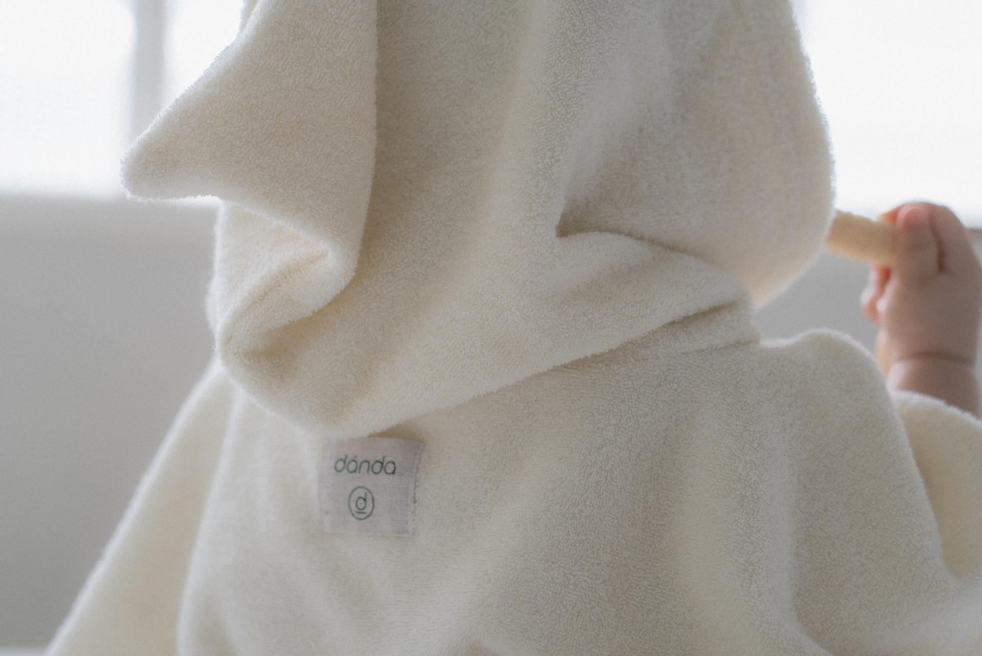dánda cone poncho (단다 콘 판초)