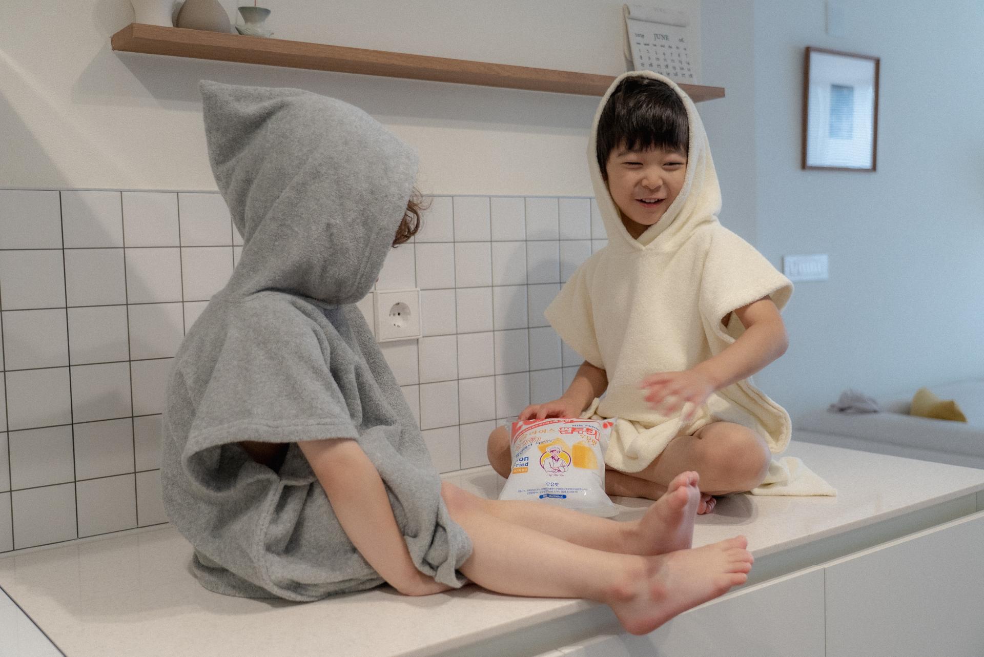 dánda cone poncho (단다 콘 판초)