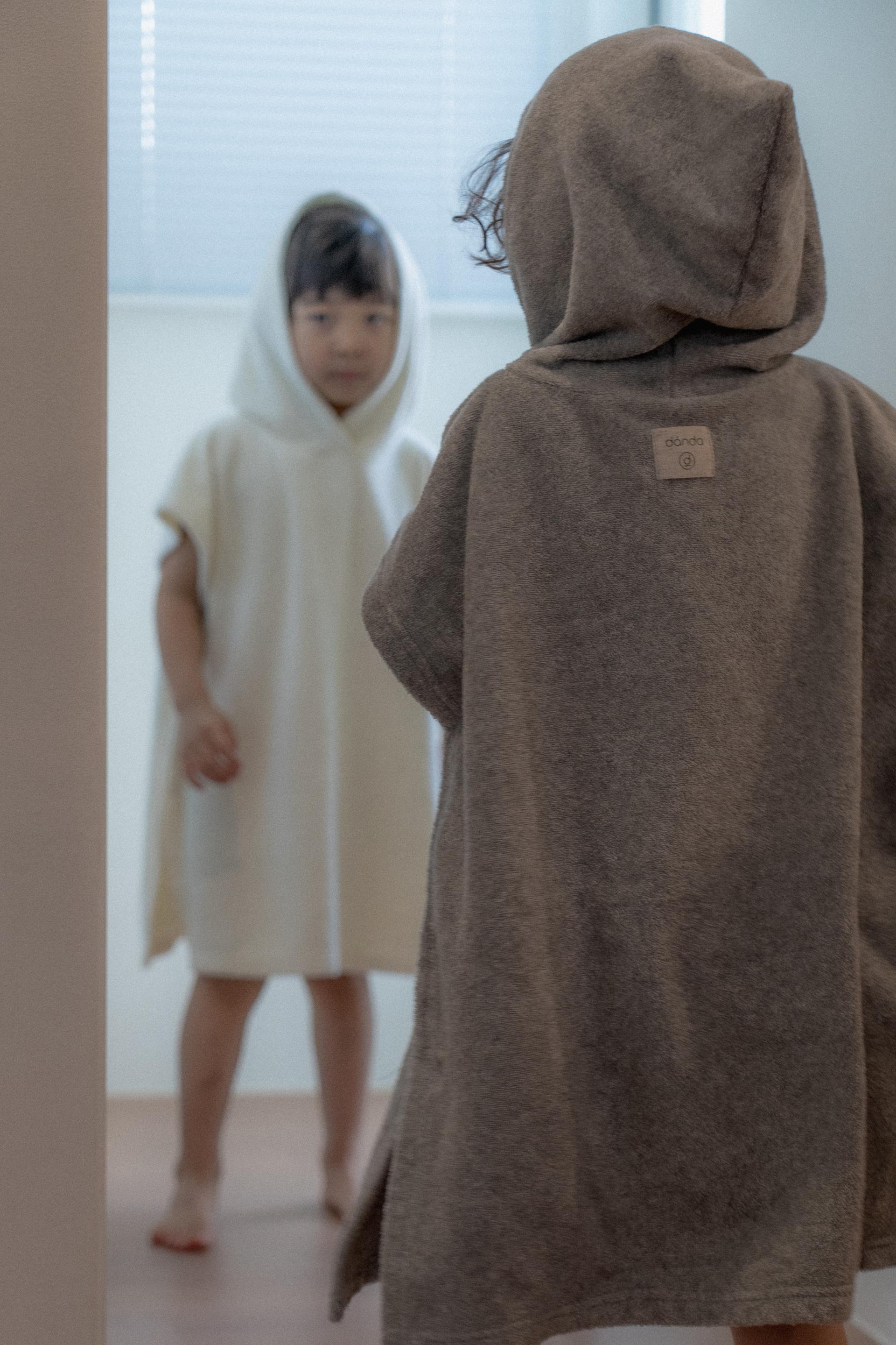 dánda cone poncho (단다 콘 판초)